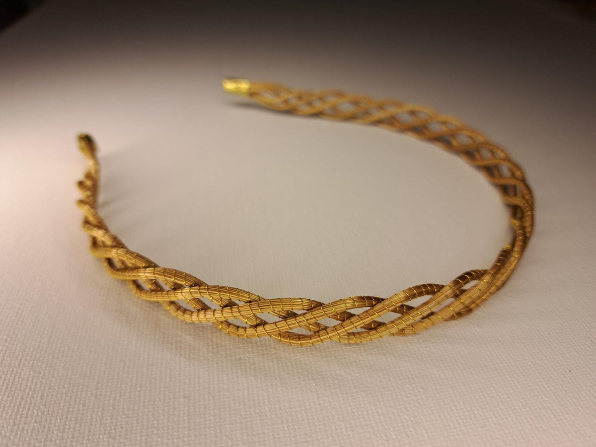 Serre-tête artisanal en capim dourado, l’or végétal du Brésil