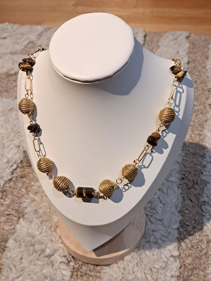 Collier artisanal en capim dourado, l’or végétal du Brésil