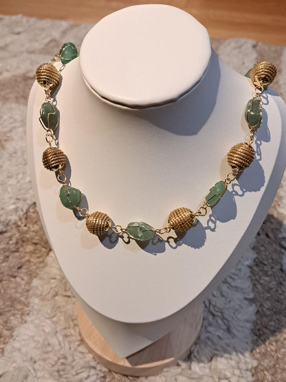 Collier artisanal en capim dourado, l’or végétal du Brésil