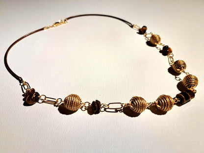 Collier artisanal en capim dourado, l’or végétal du Brésil