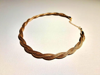 Collier artisanal en capim dourado, l’or végétal du Brésil