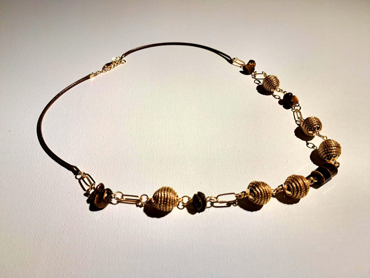 Collier artisanal en capim dourado, l’or végétal du Brésil