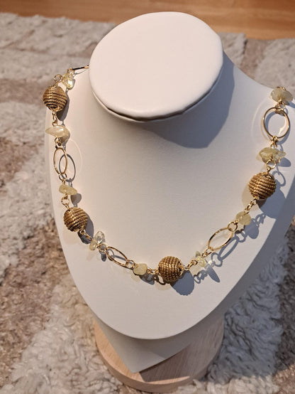 Collier artisanal en capim dourado, l’or végétal du Brésil