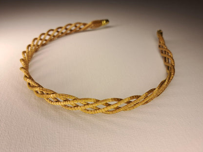 Serre-tête artisanal en capim dourado, l’or végétal du Brésil