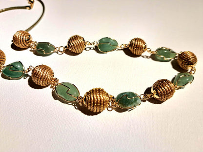 Collier artisanal en capim dourado, l’or végétal du Brésil