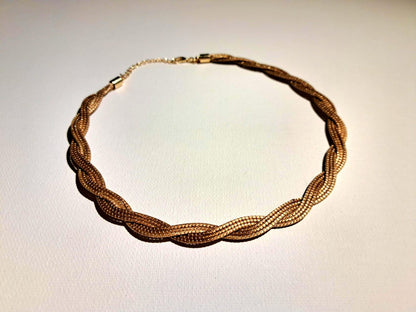 Collier artisanal en capim dourado, l’or végétal du Brésil