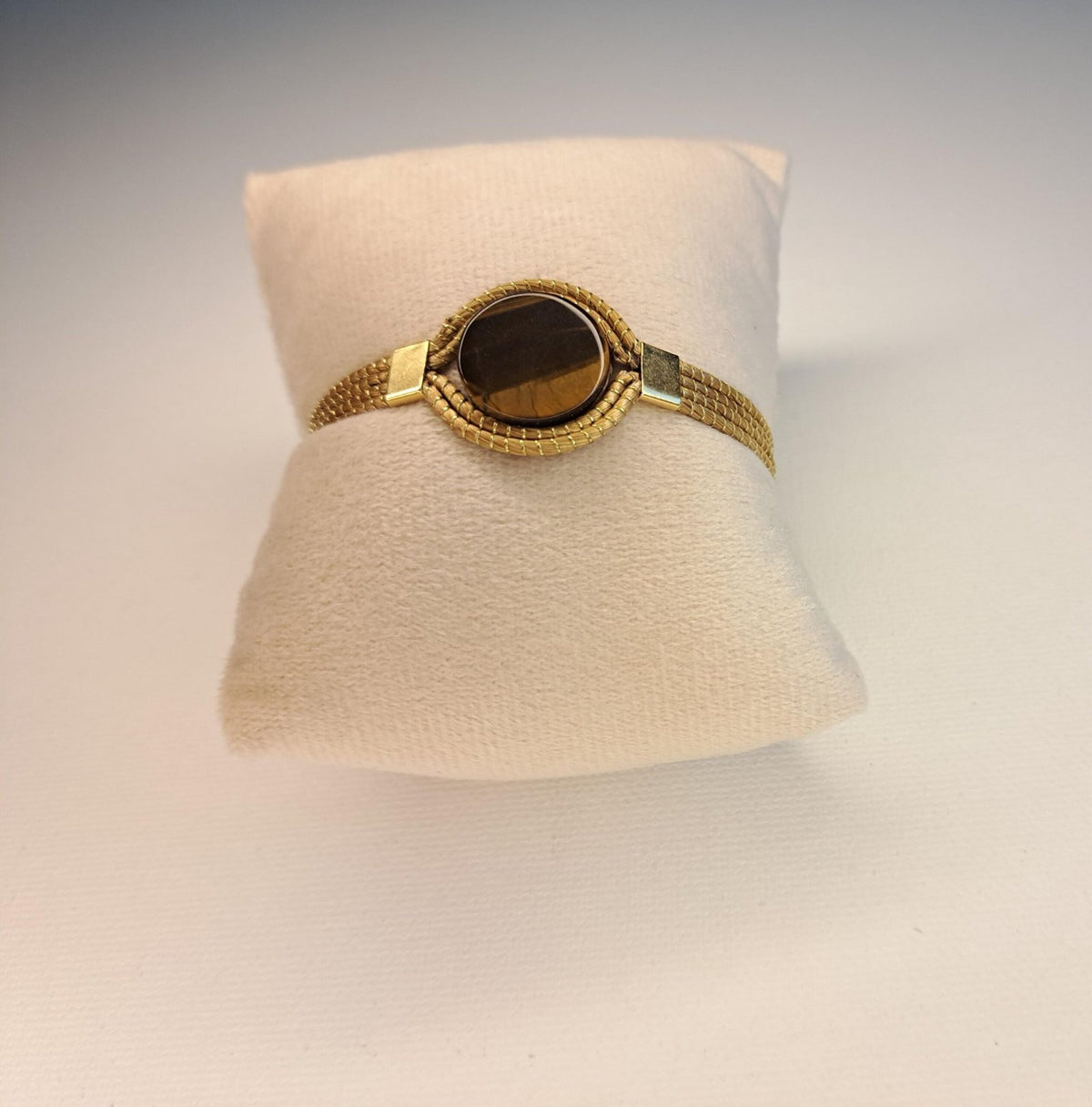 Bracelet artisanal en capim dourado, l’or végétal du Brésil