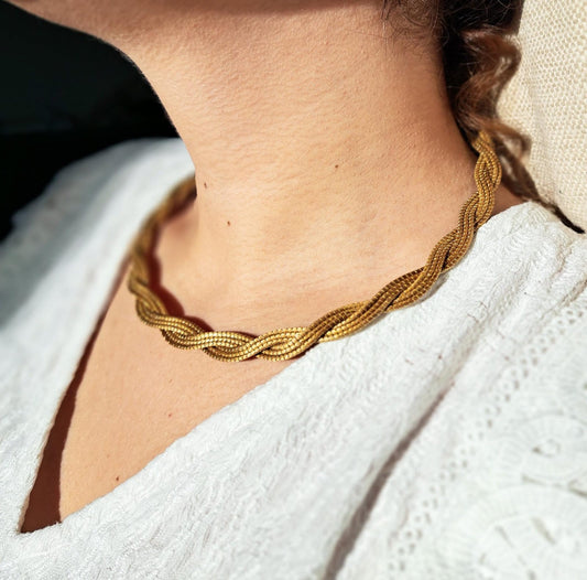 Collier artisanal en capim dourado, l’or végétal du Brésil