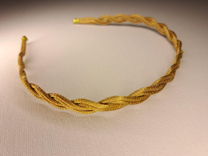 Serre-tête artisanal en capim dourado, l’or végétal du Brésil