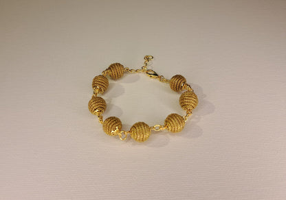 Bracelet artisanal en capim dourado, l’or végétal du Brésil