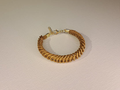 Bracelet artisanal en capim dourado, l’or végétal du Brésil