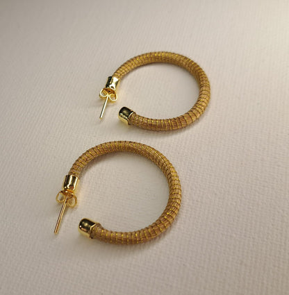 Boucles d'oreilles artisanales en capim dourado, l’or végétal du Brésil