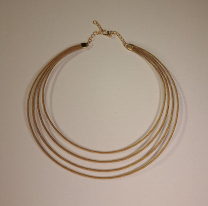 Collier artisanal en capim dourado, l’or végétal du Brésil