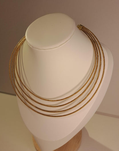 Collier artisanal en capim dourado, l’or végétal du Brésil