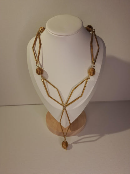 Collier artisanal en capim dourado, l’or végétal du Brésil