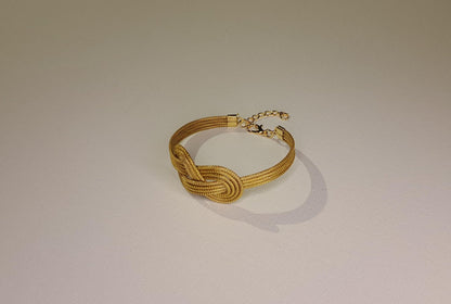 Bracelet artisanal en capim dourado, l’or végétal du Brésil