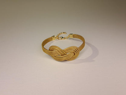 Bracelet artisanal en capim dourado, l’or végétal du Brésil