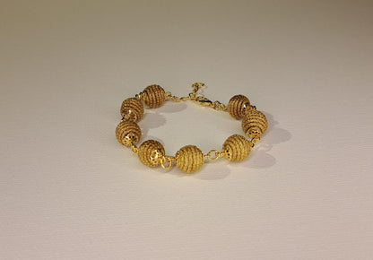Bracelet artisanal en capim dourado, l’or végétal du Brésil