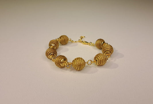 Bracelet artisanal en capim dourado, l’or végétal du Brésil