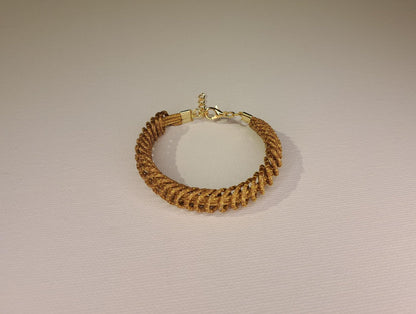 Bracelet artisanal en capim dourado, l’or végétal du Brésil