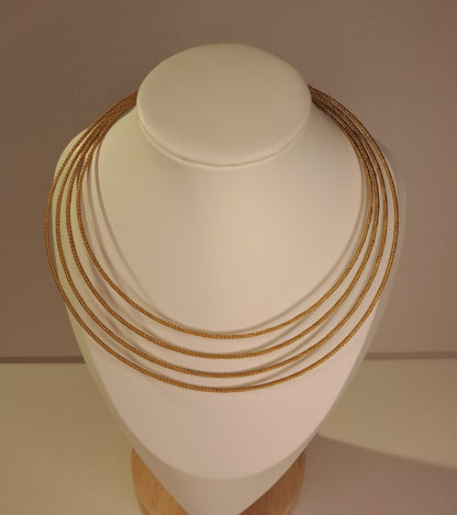 Collier artisanal en capim dourado, l’or végétal du Brésil