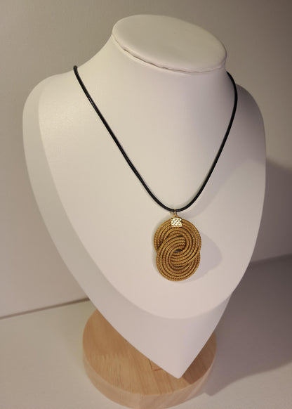 Collier en Capim Dourado (or végétal du Brésil), pendentif infini avec double spirale, cordon noir réglable
