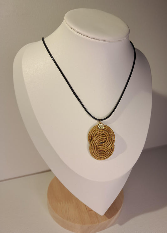 Collier en Capim Dourado (or végétal du Brésil), pendentif infini avec double spirale, cordon noir réglable