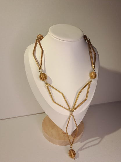 Collier artisanal en capim dourado, l’or végétal du Brésil