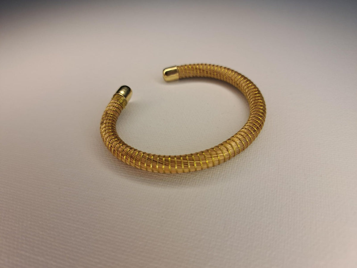 Bracelet artisanal en capim dourado, l’or végétal du Brésil