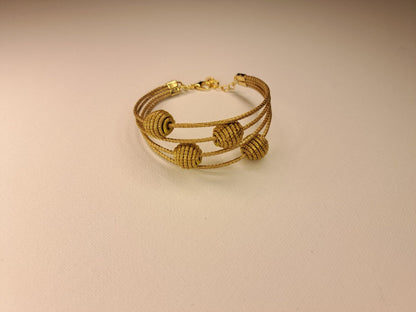 Bracelet artisanal en capim dourado, l’or végétal du Brésil
