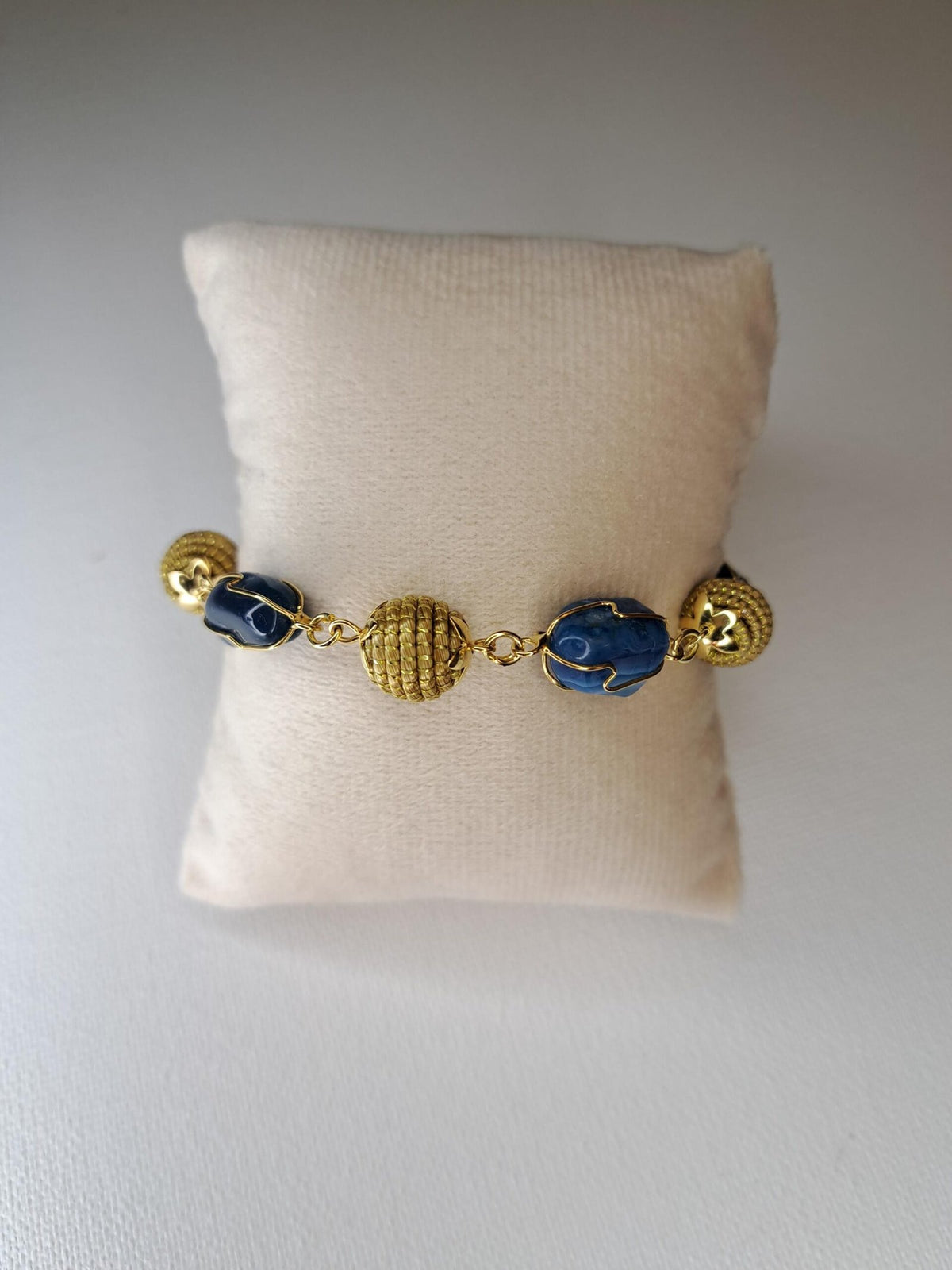 Bracelet artisanal en capim dourado, l’or végétal du Brésil