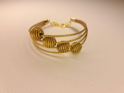 Bracelet artisanal en capim dourado, l’or végétal du Brésil