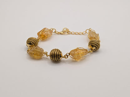 Bracelet en citrine naturelle et boules tressées en Capim Dourado (or végétal), bijou artisanal du Brésil