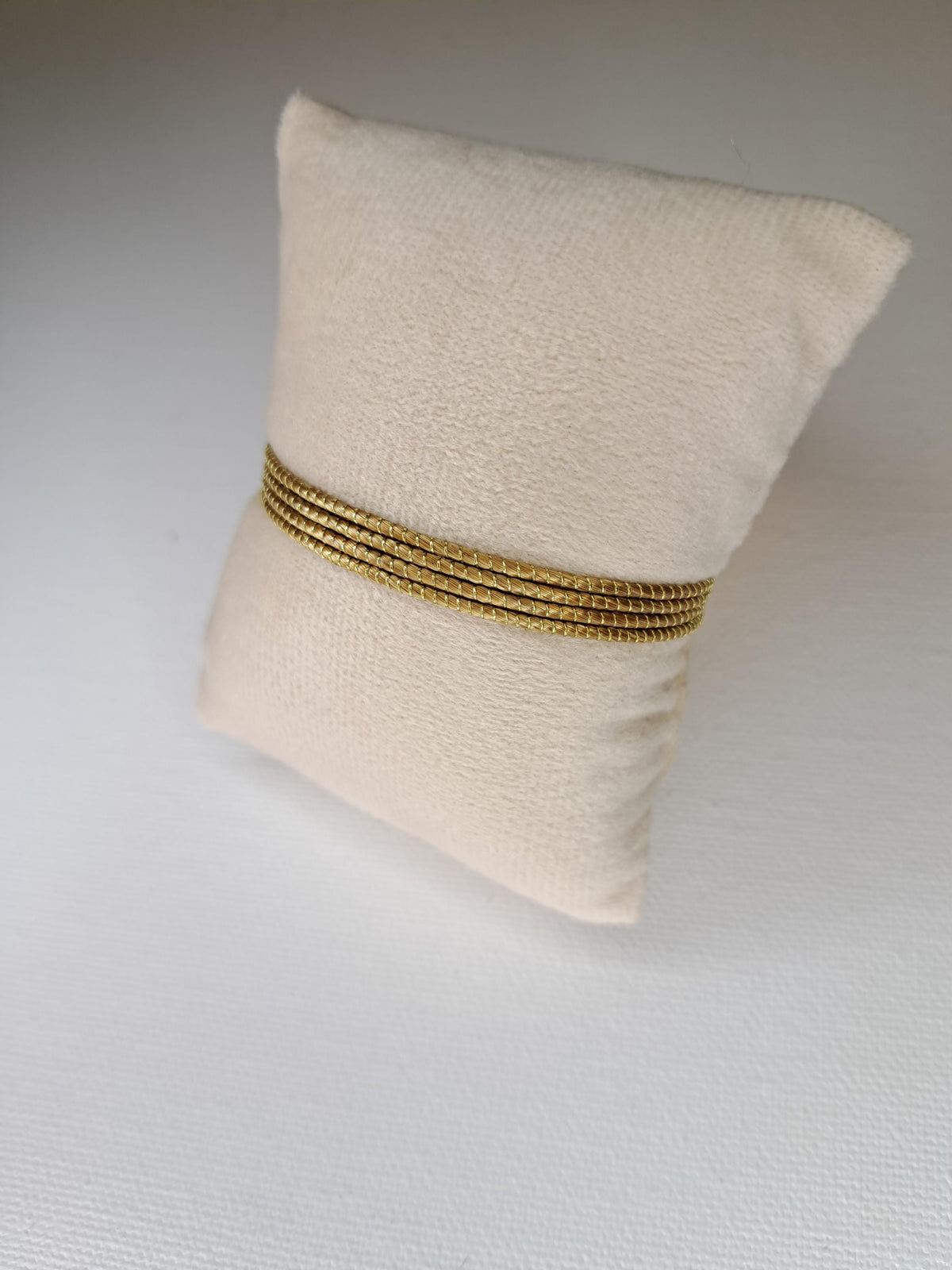 Bracelet à quatre rangs en Capim Dourado, or végétal tressé du Brésil