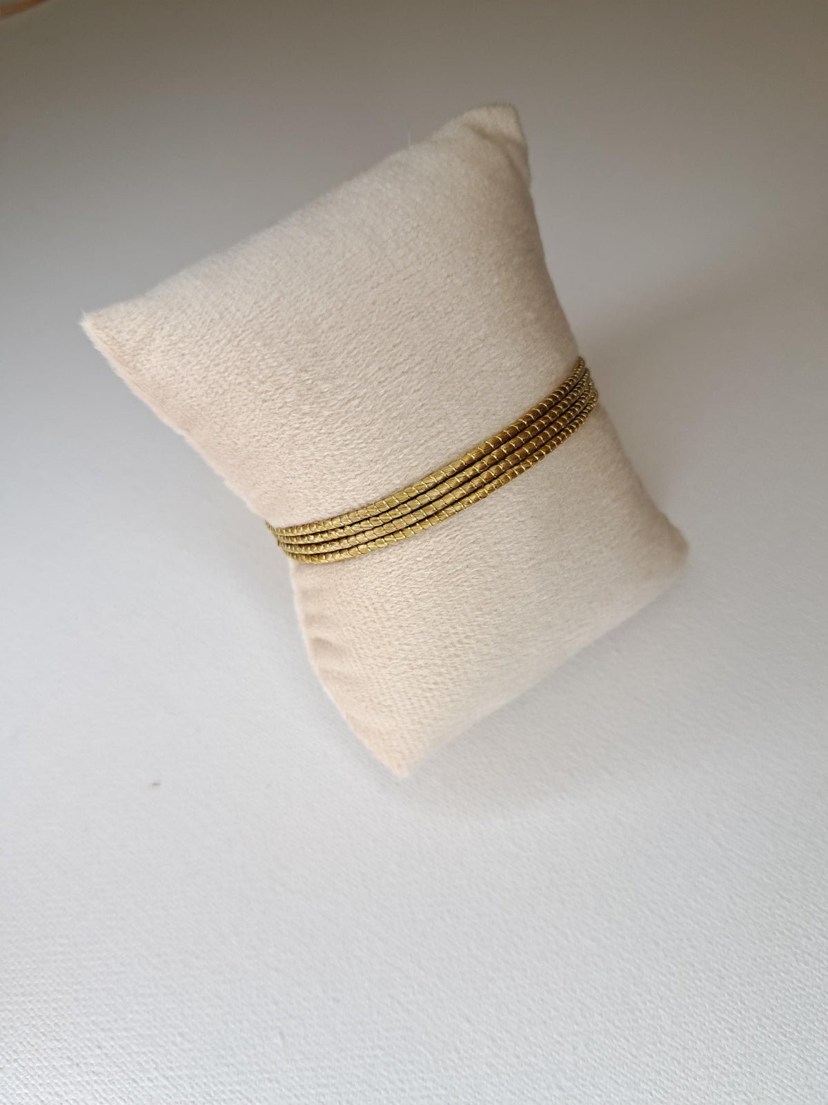 Bracelet à quatre rangs en Capim Dourado, or végétal tressé du Brésil