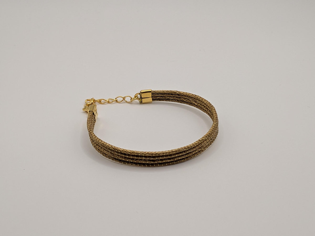 Bracelet à quatre rangs en Capim Dourado, or végétal tressé du Brésil