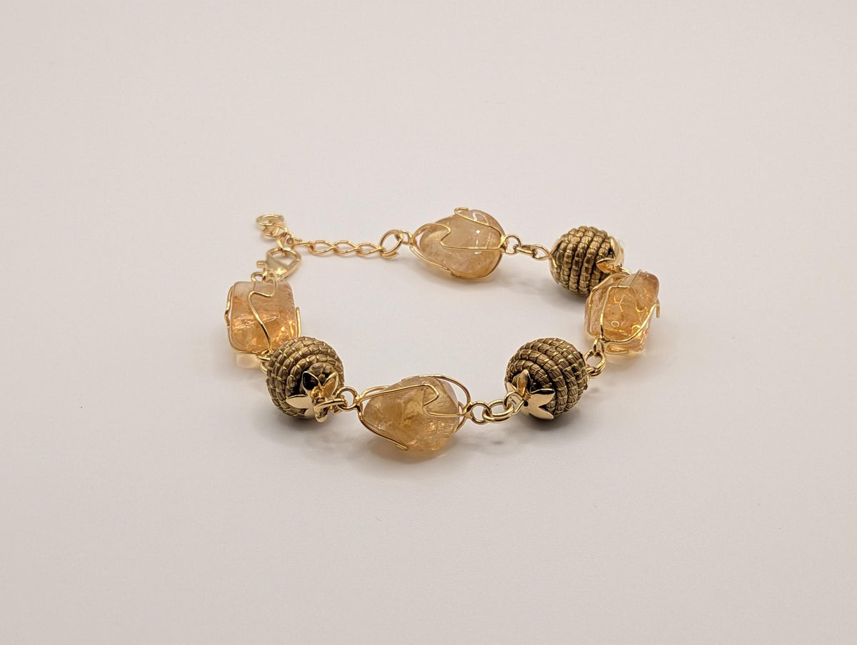 Bracelet en citrine naturelle et boules tressées en Capim Dourado (or végétal), bijou artisanal du Brésil
