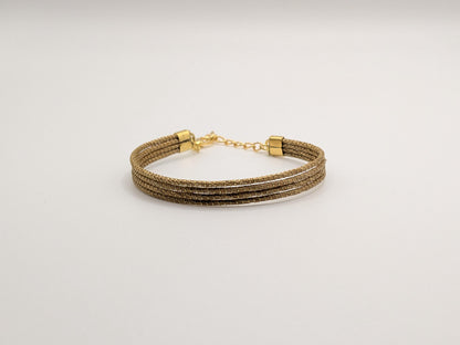 Bracelet à quatre rangs en Capim Dourado, or végétal tressé du Brésil