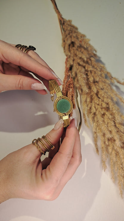 Pulsera de Capim Dourado (oro vegetal) con piedra verde natural