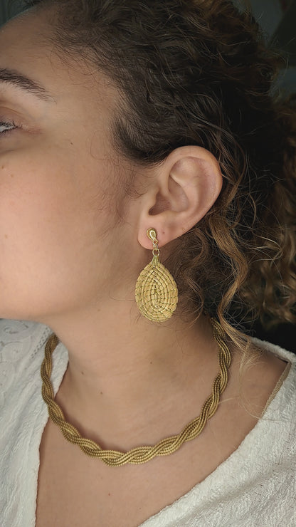 Pendientes de gota trenzada en Capim Dourado