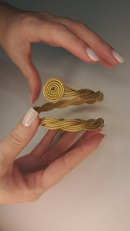 Pulsera tipo brazalete trenzado de Capim Dourado, oro vegetal de Brasil