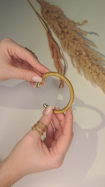 Bracelete aberto e ajustável em Capim Dourado, ouro vegetal do Brasil