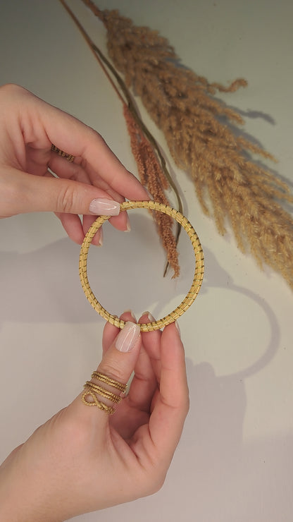Bracciale rigido sottile da accumulare in Capim Dourado, oro vegetale del Brasile