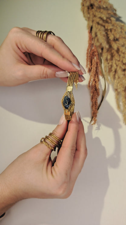 Armband met blauwe natuursteen in Capim Dourado, handgemaakt sieraad uit Brazilië