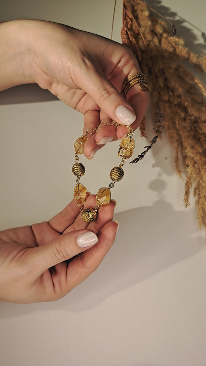 Natural citrine bracelet with woven Capim Dourado (golden grass) beads, artisanal jewelry from Brazil
