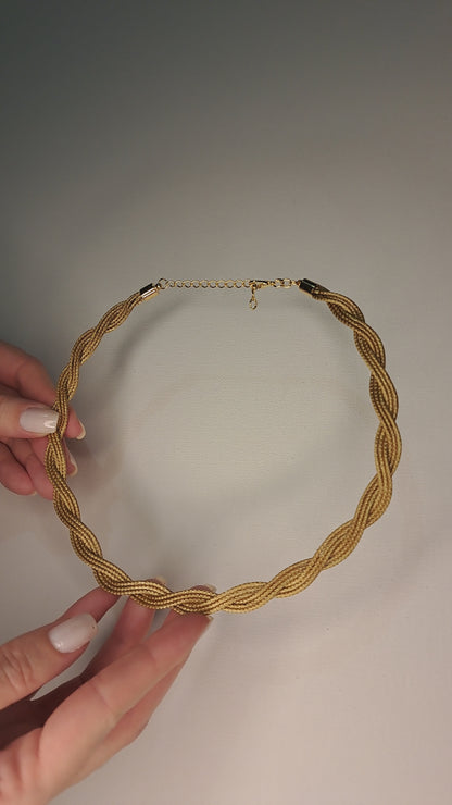 Collar de trenza entrelazada en Capim Dourado, oro vegetal de Brasil