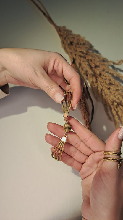 Bracciale a più fili con sfera intrecciata in Capim Dourado, oro vegetale del Brasile