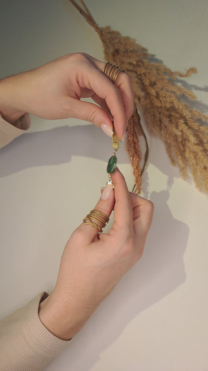 Bracciale in Capim Dourado (oro vegetale del Brasile), con pietra verde naturale