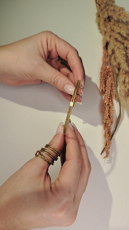 Bracciale sottile minimalista in Capim Dourado, oro vegetale del Brasile
