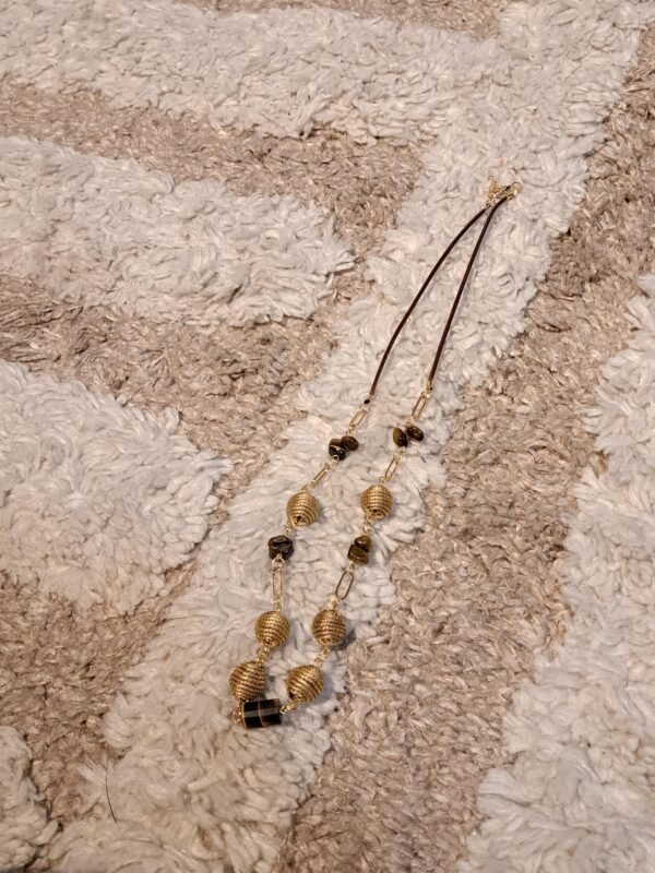 Collier artisanal en capim dourado, l’or végétal du Brésil